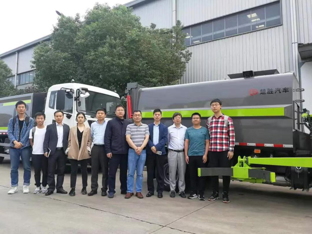 驚艷！“智能機械臂”自裝卸式垃圾車震撼問世